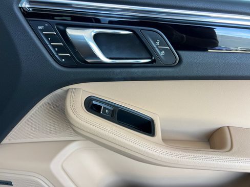 Certified 2025 Porsche Macan S AWD/4WD image 20
