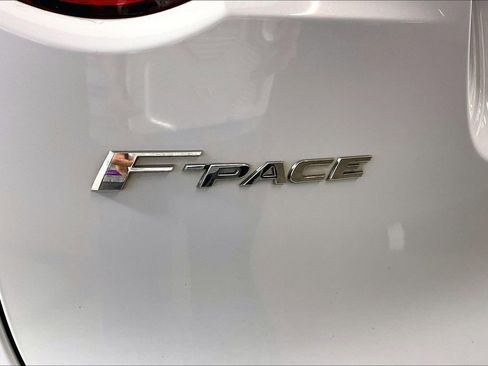 Used 2017 Jaguar F-PACE Premium image 7