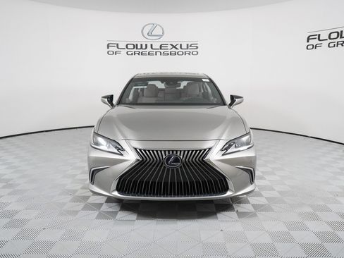 Certified 2020 Lexus ES 300h w/ Premium Package image 2