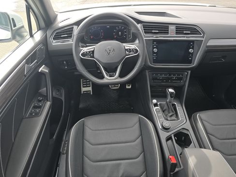 Certified 2024 Volkswagen Tiguan SEL R-Line image 21