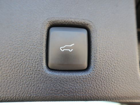 Used 2025 Ford Escape SE w/ PHEV Premium Package image 25