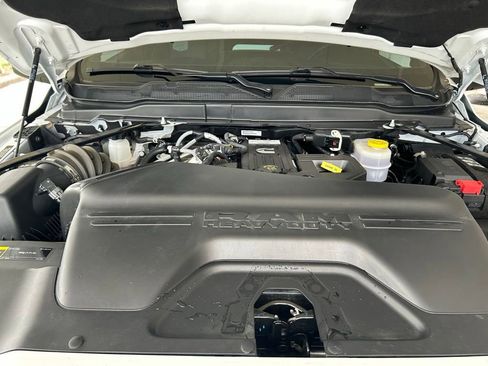 Used 2025 RAM 2500 Limited AWD/4WD image 13