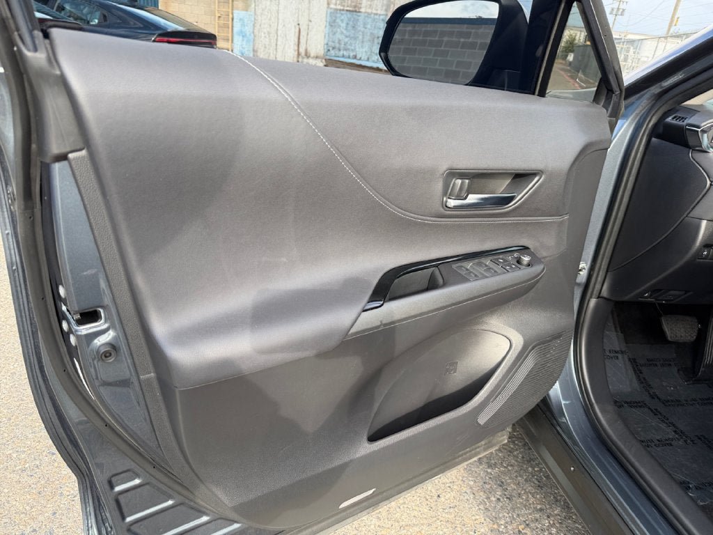 Used 2024 Toyota Venza LE AWD/4WD image 20