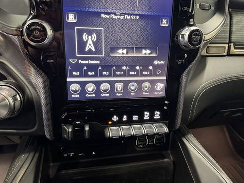 Used 2019 RAM 1500 Limited AWD/4WD image 3