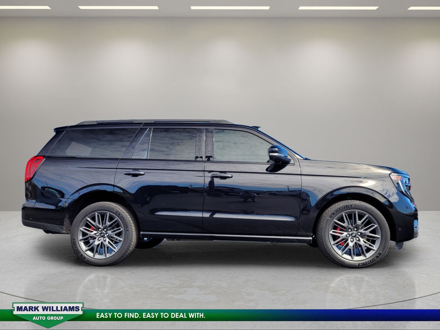 Used 2025 Ford Expedition Platinum w/ Stealth Performance Package AWD/4WD image 2