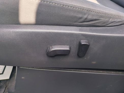 Used 2023 Nissan Frontier SV image 19