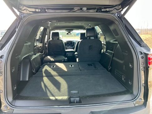 Used 2023 Chevrolet Traverse LT image 47