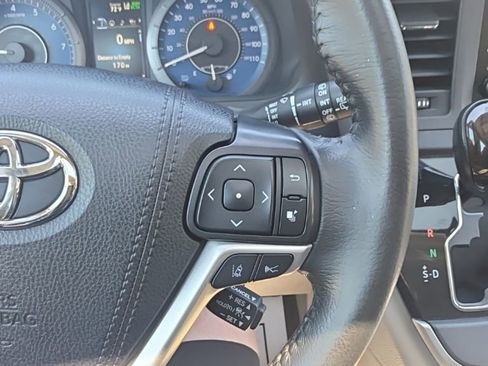 Used 2020 Toyota Sienna XLE Premium AWD/4WD image 24