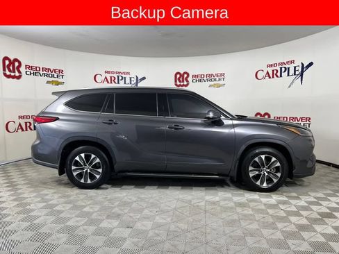 Used 2021 Toyota Highlander XLE FWD image 9