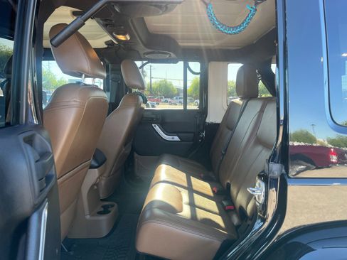 Used 2013 Jeep Wrangler Unlimited Rubicon w/ Dual Top Group AWD/4WD image 17