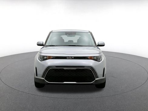 Used 2025 Kia Soul LX w/ LX Technology Package FWD image 2