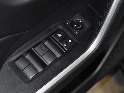 Used 2021 Toyota RAV4 LE AWD/4WD image 5