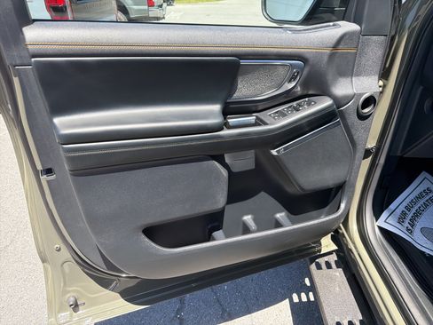 Used 2025 Ford Expedition Tremor AWD/4WD image 19