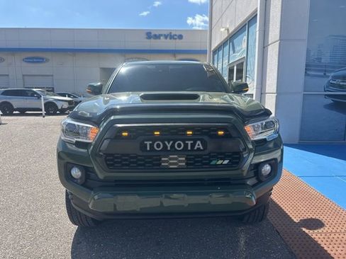 Used 2022 Toyota Tacoma TRD Sport image 4