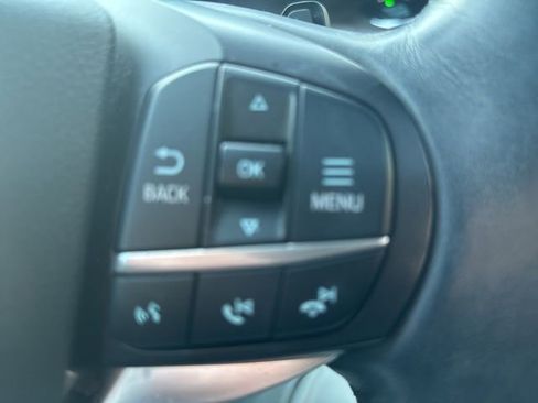 Used 2020 Ford Explorer Platinum w/ Premium Technology Package image 12