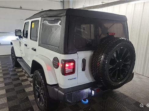 Used 2024 Jeep Wrangler Unlimited w/ Convenience Group AWD/4WD image 8