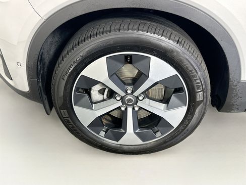 Used 2025 Volvo XC40 B5 Plus image 11