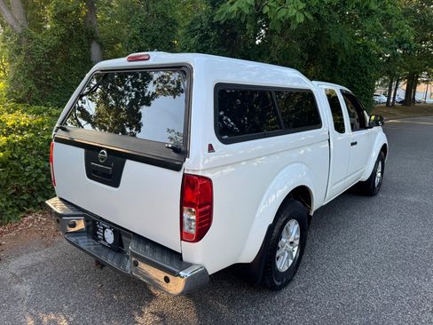 Used 2016 Nissan Frontier SV w/ SV Value Truck Package AWD/4WD image 2