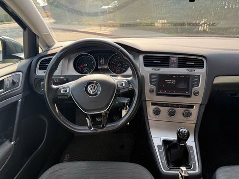 Used 2016 Volkswagen Golf S image 13