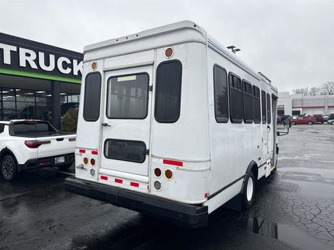 Used 2016 Chevrolet Express 4500 w/ Shuttle Bus Package RWD image 10