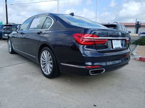 Used 2017 BMW 740i image 7