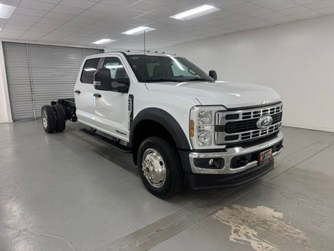 New 2026 Ford F450 XL w/ XL Chrome Package image 3