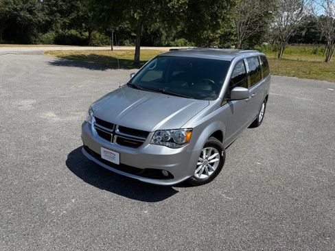 Used 2018 Dodge Grand Caravan SXT image 30