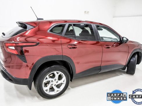 Used 2025 Chevrolet Trax LS w/ LS Convenience Package image 5