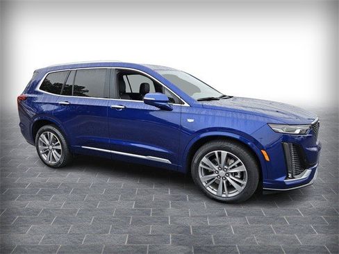 Certified 2025 Cadillac XT6 Premium Luxury image 3