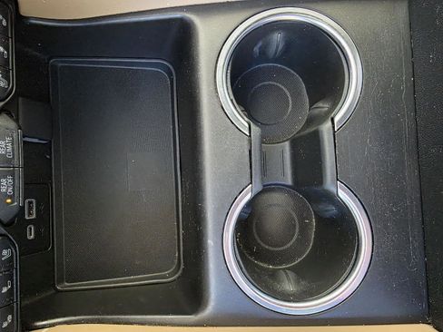 Used 2021 Chevrolet Tahoe Premier w/ Premium Package image 21