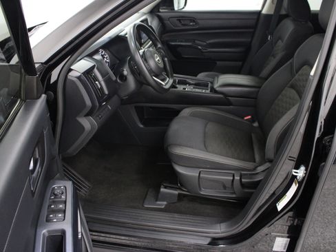 Used 2024 Nissan Pathfinder S FWD image 14
