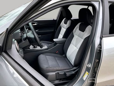 Used 2024 Chevrolet Trax RS w/ Driver Confidence Package FWD image 7