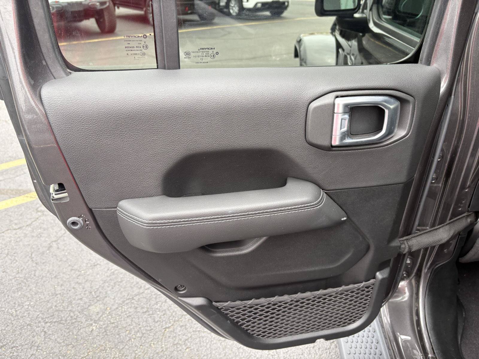 Used 2023 Jeep Wrangler Unlimited Sahara AWD/4WD image 10