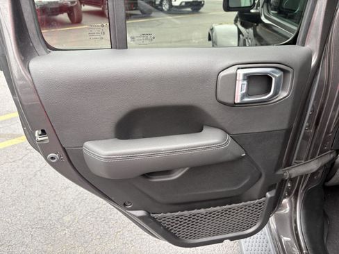 Used 2023 Jeep Wrangler Unlimited Sahara AWD/4WD image 10