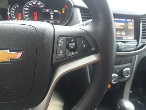 Used 2022 Chevrolet Trax LT w/ LT Convenience Package image 15