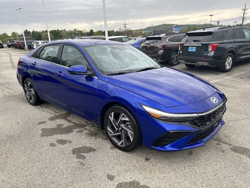 Used 2025 Hyundai Elantra SEL FWD image 1