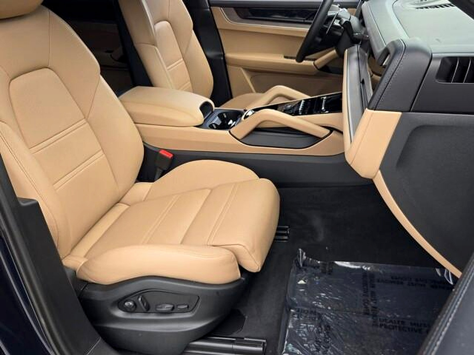 Used 2025 Porsche Cayenne AWD/4WD image 16