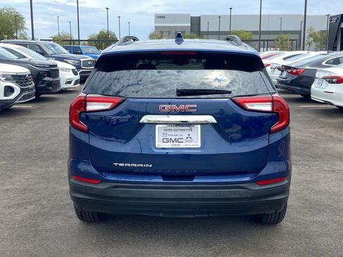 Used 2022 GMC Terrain SLE w/ Driver Convenience Package FWD image 5