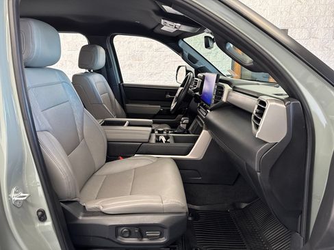 Used 2025 Toyota Tundra Limited AWD/4WD image 47