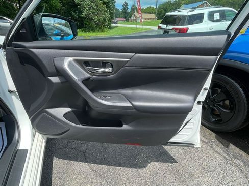 Used 2015 Nissan Altima 2.5 SL w/ Technology Package FWD image 28