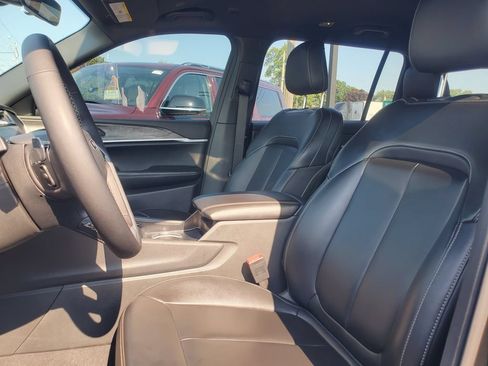 Used 2025 Jeep Grand Cherokee L Limited AWD/4WD image 6