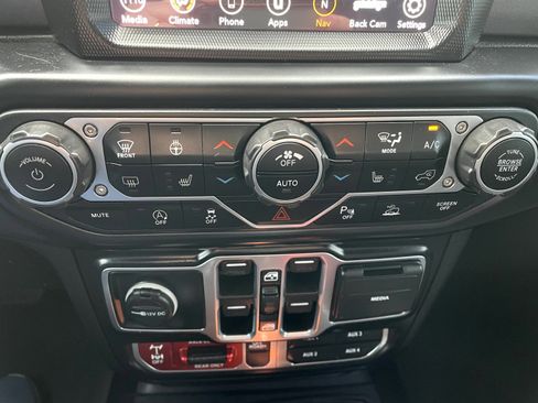 Used 2021 Jeep Gladiator Mojave image 18