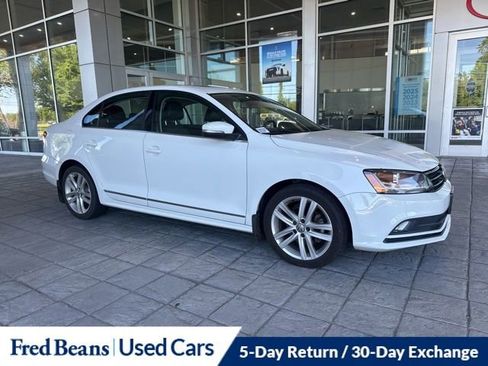 Used 2017 Volkswagen Jetta SEL FWD image 3