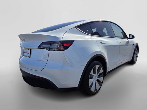 Used 2023 Tesla Model Y Long Range AWD/4WD image 5