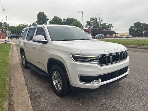 Used 2022 Jeep Wagoneer Series I AWD/4WD image 10