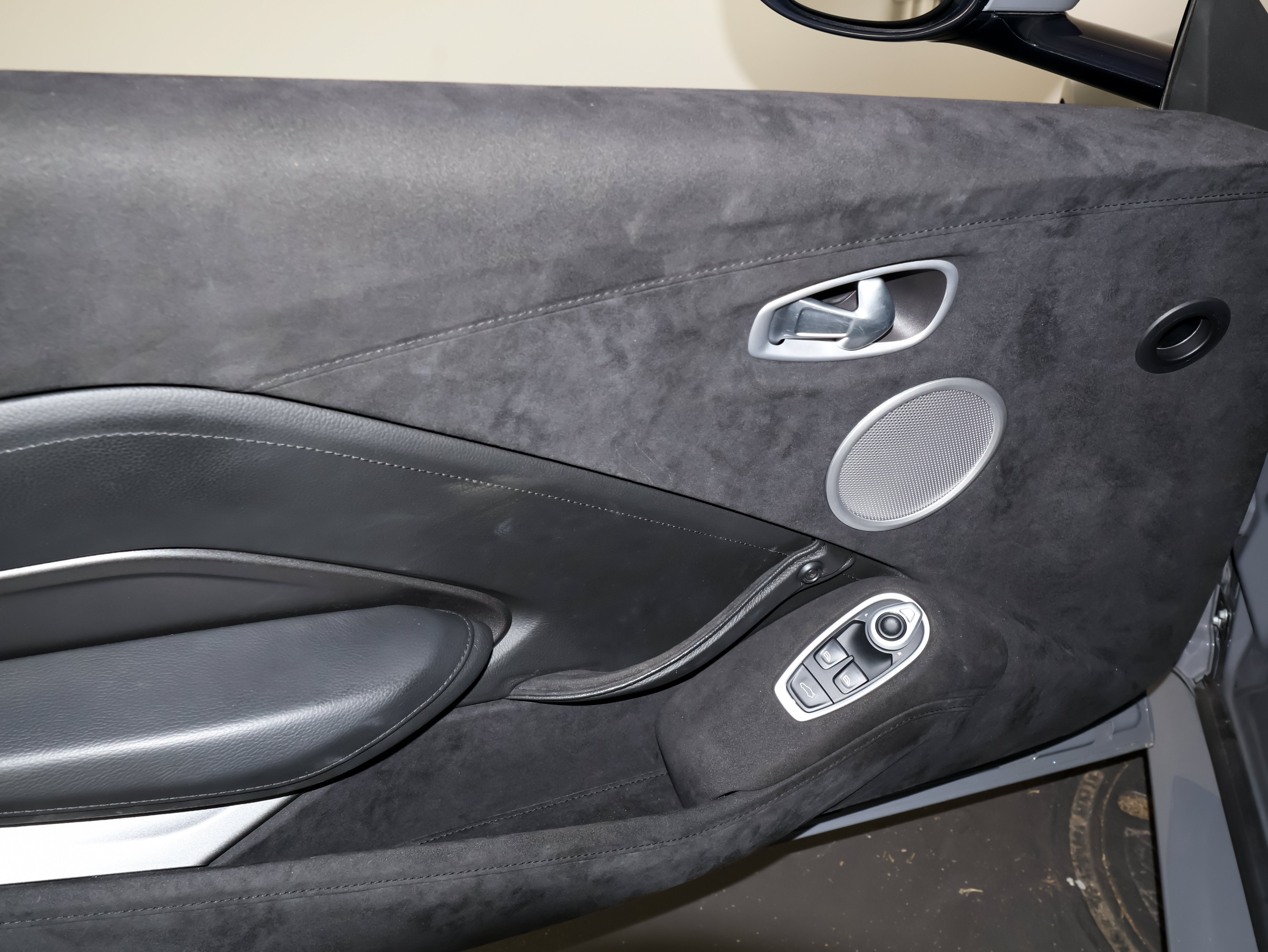 Used 2021 Aston Martin V8 Vantage Coupe RWD image 15