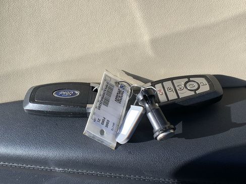 Used 2021 Ford Edge SEL w/ Convenience Package image 27