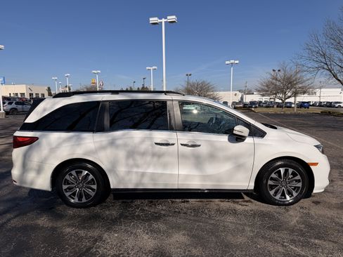 Used 2023 Honda Odyssey EX-L image 2