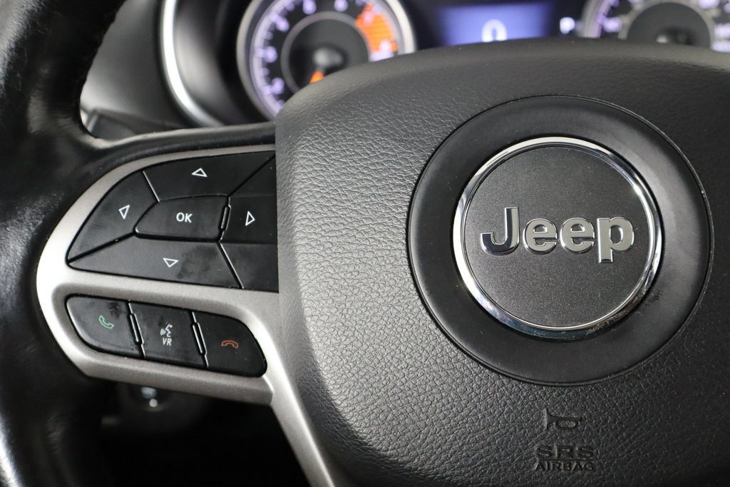 Used 2019 Jeep Cherokee Overland w/ Technology Group AWD/4WD image 8