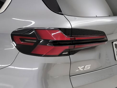 Used 2026 BMW X5 sDrive40i image 8